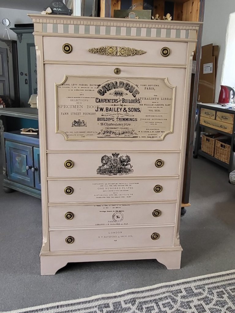 Sekretär Schrank 